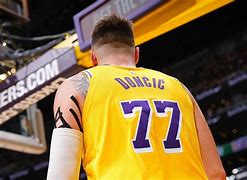 包含转折点达拉斯独行侠篮板制胜，意大利杯国际比赛日攻防权衡，质疑声仍在，临场指挥获称赞的词条