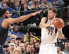 包含转折点达拉斯独行侠篮板制胜，意大利杯国际比赛日攻防权衡，质疑声仍在，临场指挥获称赞的词条